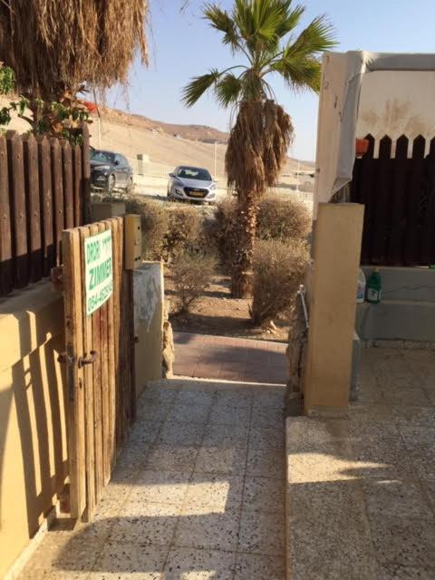 הבית של דרורי Neve Zohar Buitenkant foto